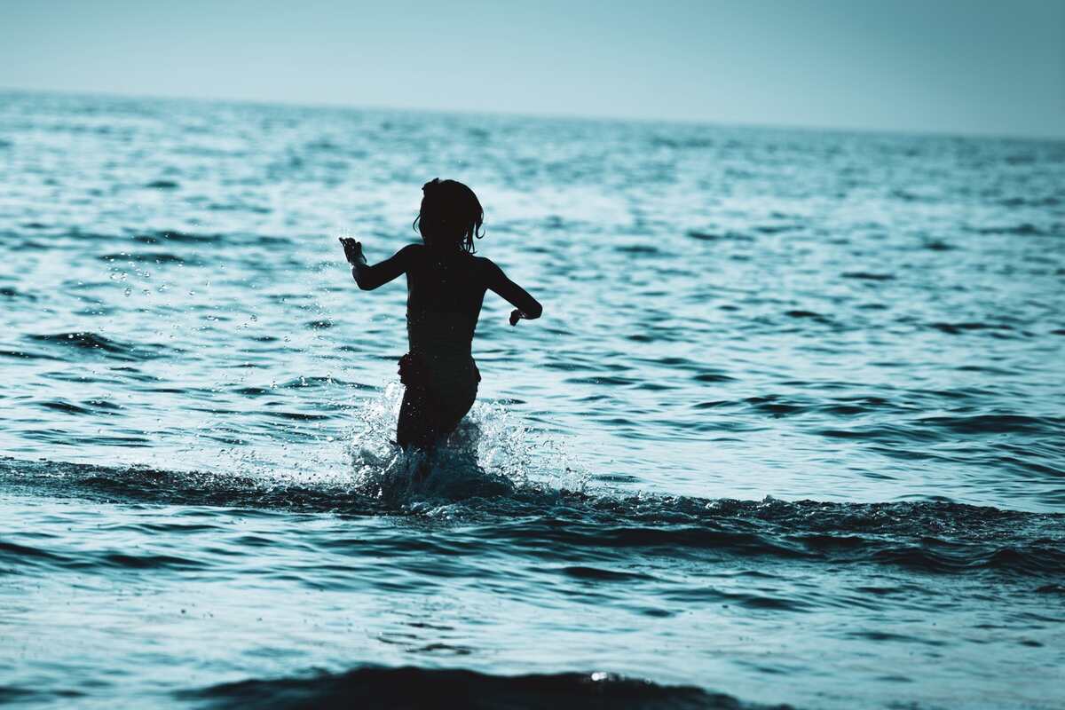 Is It Safe to Swim in the Ocean at Night? 7 Dangers to Avoid Survival Freedom