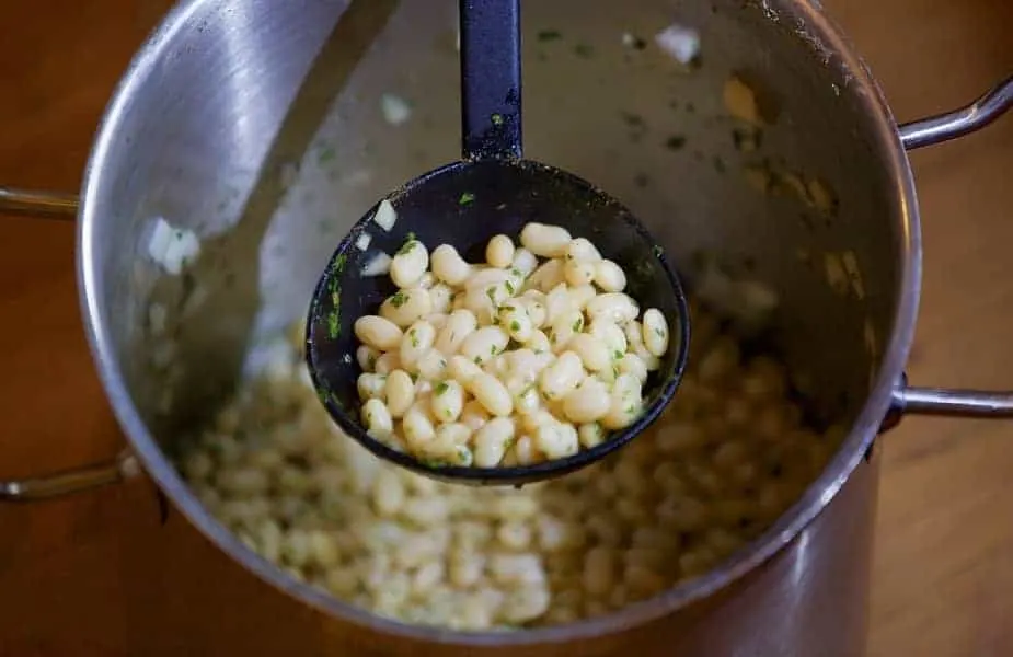 Cannellin-White-Kidney-Beans-in-a-Pot