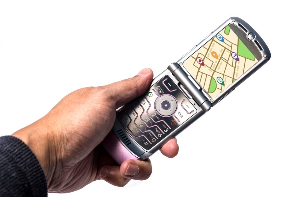 do-flip-phones-have-gps-for-tracking-and-navigation-survival-freedom