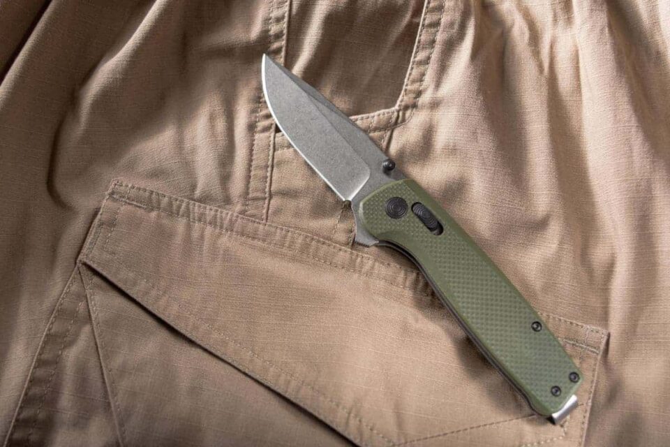 The 5 Best Ways To Carry a Pocket Knife With No Belt Survival Freedom