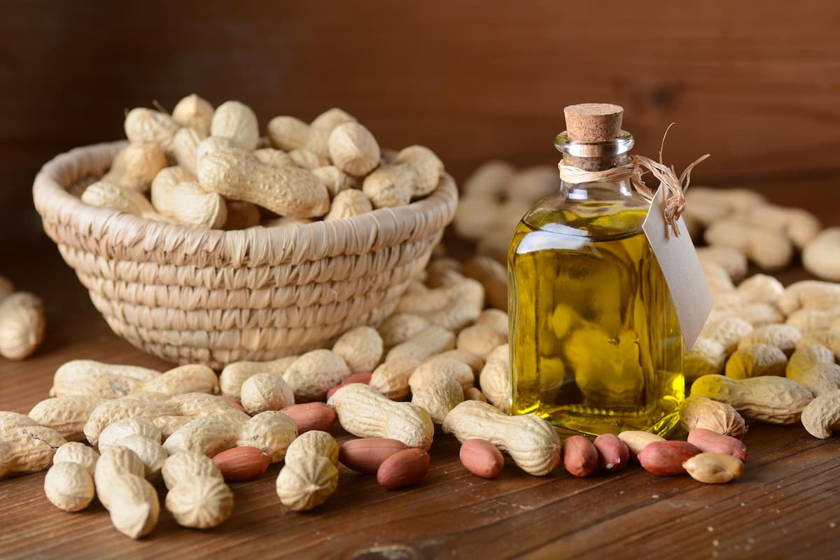 Can You Mix Peanut Oil and Vegetable Oil? (And Should You) Survival