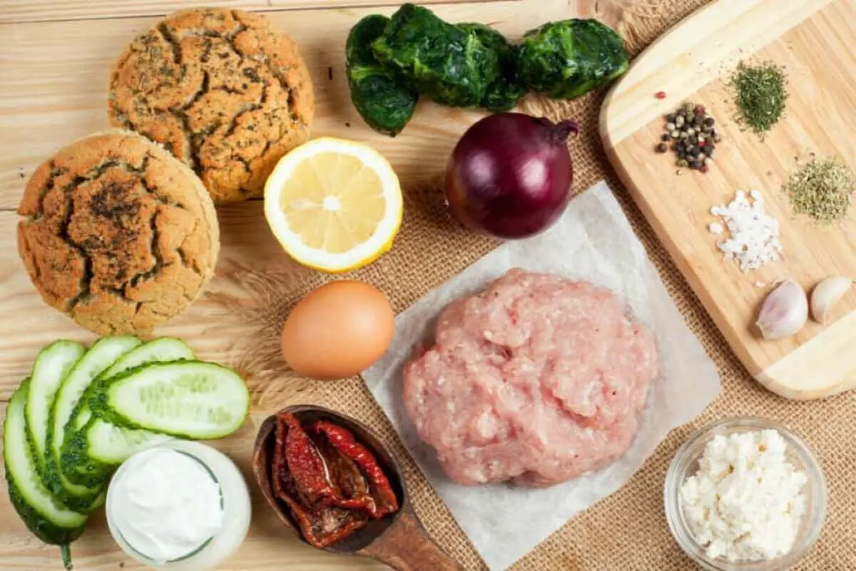 Ground turkey, gluten free buns, lemon, frozen spinach, and onion