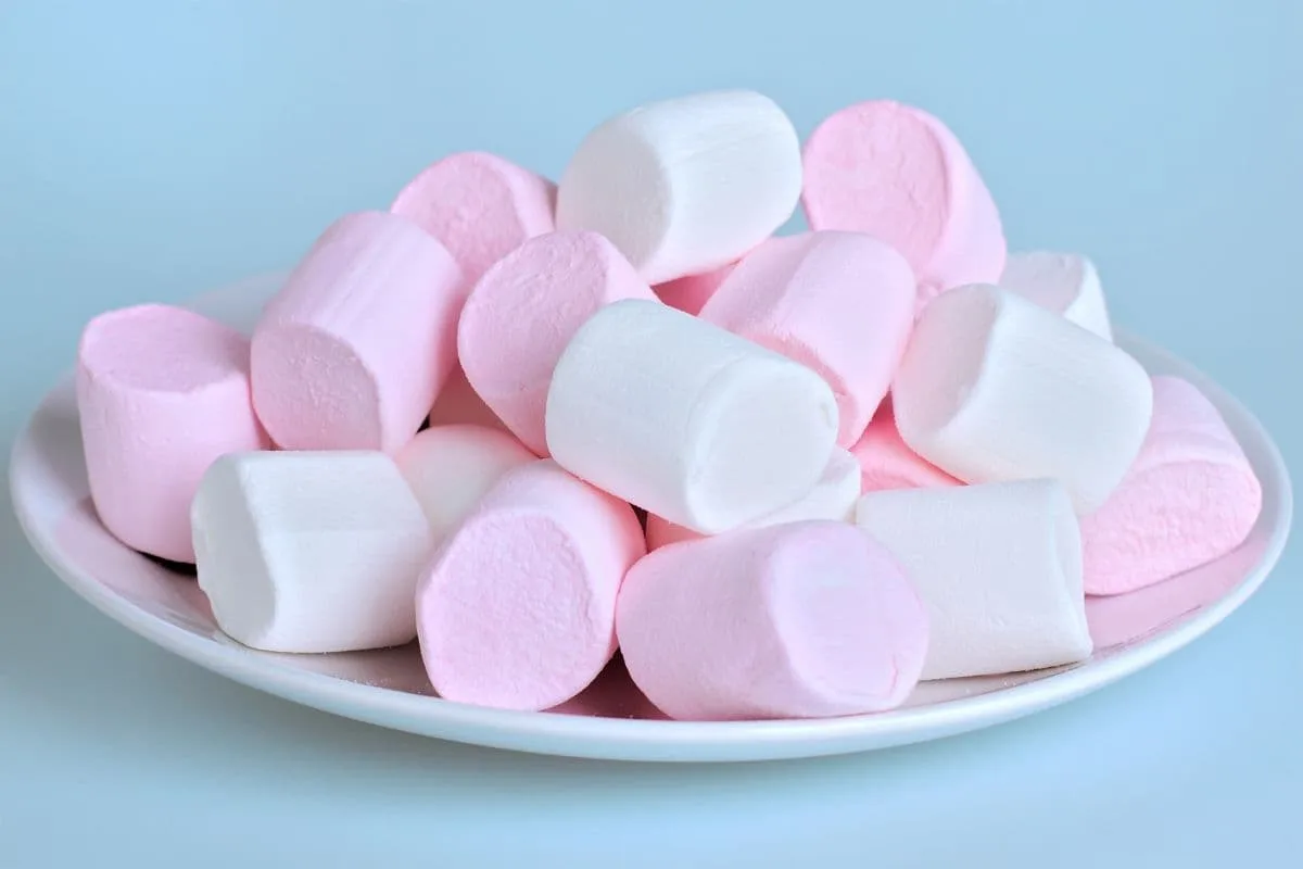 A plate of white and pink marshmallows